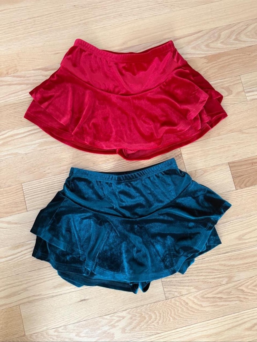 Women's Velvet layered Green & Red mini skorts